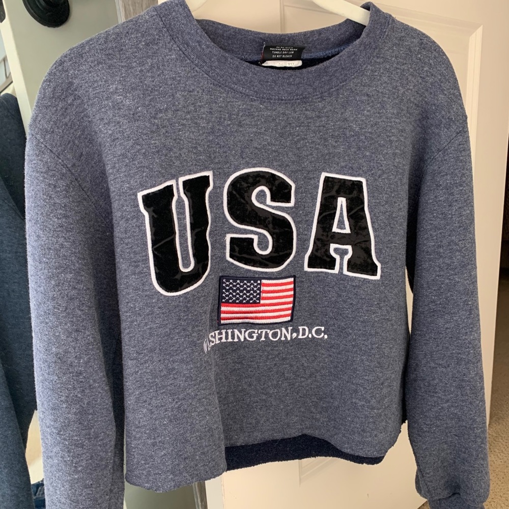 Cropped USA crewneck